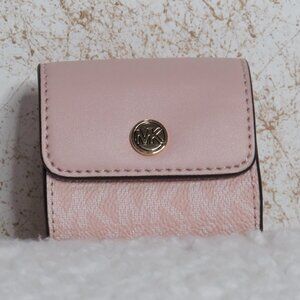 Michael Kors Jet Set Travel Airpods Case (Light Powder Blush)